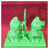 Vintage Plastic Salt & Pepper Shakers With Holder Vintage Plastic Salt & Pepper Shakers With Holder