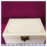Vintage Jewelry Box (3 1/2' x 10' x 7') Vintage Jewelry Box (3 1/2' x 10' x 7')