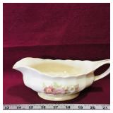 Vintage Ceramic Gravy Boat (3 1/2' x 8 1/2' x 3') Vintage Ceramic Gravy Boat (3 1/2' x 8 1/2' x 3')