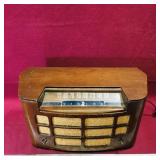 Vintage Viking Tube Radio (8' x 14' x 6 1/2') Vintage Viking Tube Radio (8' x 14' x 6 1/2')