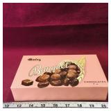 Moirs Banquet Chocolates Box (Vintage) Moirs Banquet Chocolates Box (Vintage)