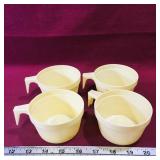 Set Of 4 Vintage Plastic Measuring Cups