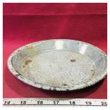 Vintage Enamelled Pie Plate (1" x 9")