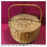 Covered Picnic Basket (Antique) (10" x 9")