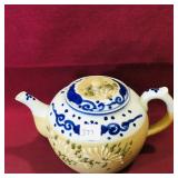 Ceramic Teapot (Vintage) (5 1/4" x 8 1/4")