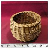 Small Decorative Basket (Vintage) (4" x 5")