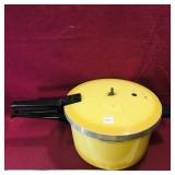 Large Presto Aluminum Pot (Vintage)