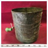 Victor Tin Sifter (Vintage) (6 1/2" x 5")