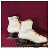 Pair Of Ladies Ice Skates (Vintage)