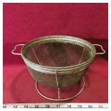 Flour Sifter (Vintage) (4 1/2" x 9" x 7 1/4")