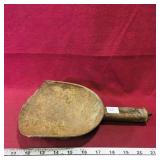 Metal Hand Scoop (Vintage) (10 1/2" x 6")