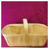 Apple / Fruit Basket (Vintage)