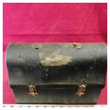 Tin Lunchbox (Vintage) (Missing Handle)