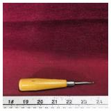 Crochet Hook (Vintage) (5 1/4" Long)