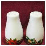 Pair Of Christmas Salt & Pepper Shakers (Vintage)