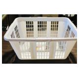 Rubbermaid Laundry Basket