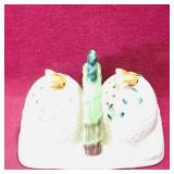 Ceramic Salt & Pepper Shakers / Holder (Vintage)
