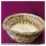 Decorative Wicker Basket (Vintage)