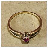 10K Gold Ladies Ring (Size 5 3/4)