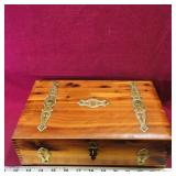 Wooden Jewelry Box (Vintage)