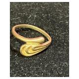 10K Gold Ring (2.2 Grams) (Size 5 1/2)