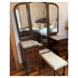 Queen Ann Vanity w/Folding Mirrors, Drawers, Bench