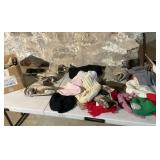Menï¿½s/Womenï¿½s Ice Skates, Scarves, Stocking Hats