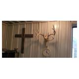 European Deer Mount 10pt, Wood Cross,Clock - Works