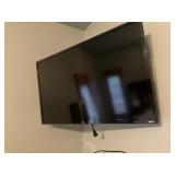 31ï¿½ TCL Roku Flat Screen, DVD Player, Remotes,