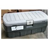 Rubber Maid Storage Container