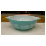 Turquoise Amish Butterprint Pyrex Cinderella Bowl