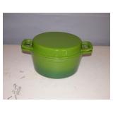 New Enamelware Dutch Oven 9"