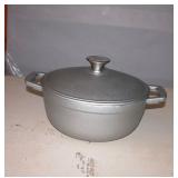 New Cast Iron Dutch Oven 9" 5 Qt