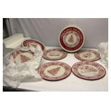 Holiday-themed tin plates in red and white 2 sets