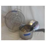 2x pots and strainer 2x pots and strainer