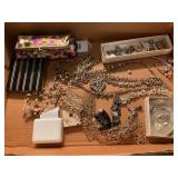 Womenï¿½s costume jewelry