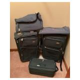 Luggage set with extra carry-ons