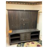 Entertainment center