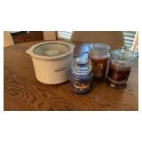 Small crockpot and candles