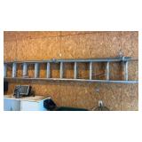 Aluminum extension ladder