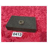 10 karat gold motherï¿½s ring with three stones