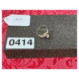 10 carat gold ring with pearls