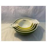 Pyrex set of 4 nesting bowls