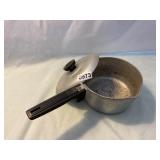 7 ï¿½ 2 quart Wagner Magnalite pot with lid