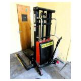 2021 Noblelift Spn22-98 2200lb Semi-electric Stacker