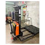 2021 Noblelift Spn22-98 2200lb Semi-electric Stacker