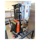 2021 Noblelift Spn22-98 2200lb Semi-electric Stacker
