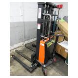 2020 Noblelift Spn22-98 2200lb Semi-electric Stacker