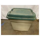 22 gallon Rubbermaid tote with lid