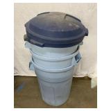 32 gallon Rubbermaid trash cans with lids
